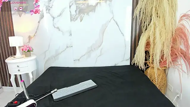 hilarythomsom online show from 01.17.26