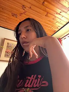 Alix Rousses21 online show from 03.31.26