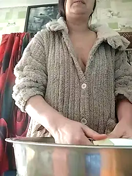 Snapshot of XLyxBabyLoveX chatting on 12.16.25 XLyxBabyLoveX online show from 12.16.25