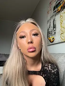 Snapshot of Sannababyy chatting on 03.25.26 Sannababyy online show from 03.25.26