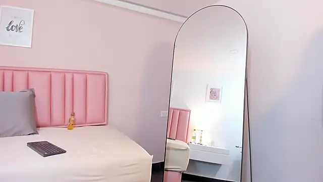 mariana pregnant  online show from 12.05.25