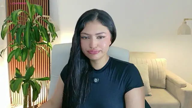 Snapshot of victoria___moon chatting on 06.11.26 victoria moon online show from 06.11.26