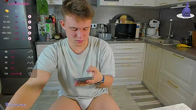 Snapshot of fruitninjaga chatting on 12.04.25 fruitninjaga online show from 12.04.25