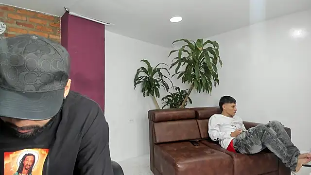 HotThreesoome online show from 12.15.25