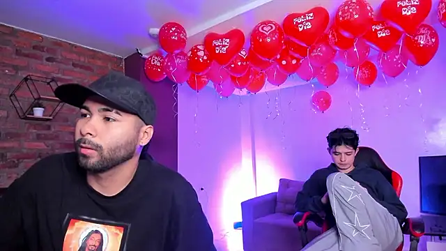 HotThreesoome online show from 02.18.26