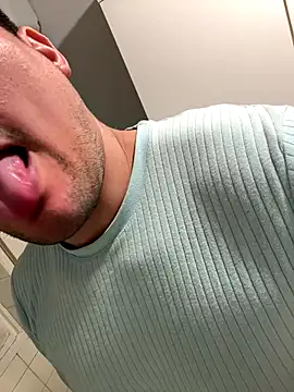 Snapshot of CharlyAlfa22 chatting on 12.21.25 CharlyAlfa22 online show from 12.21.25