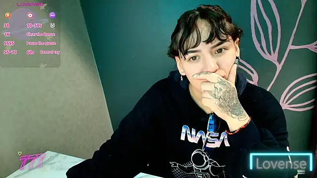 Kiara Fox   online show from 05.20.26