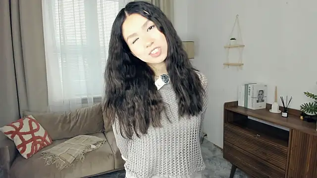 LonaLongsdorf online show from 01.12.26