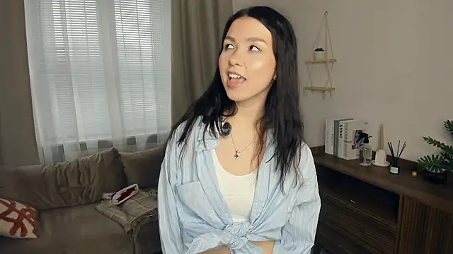 LonaLongsdorf online show from 01.16.26