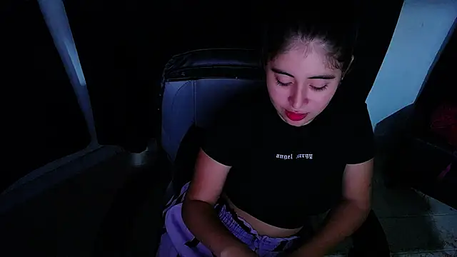 Snapshot of mia_walker22 chatting on 12.18.25 mia walker22 online show from 12.18.25