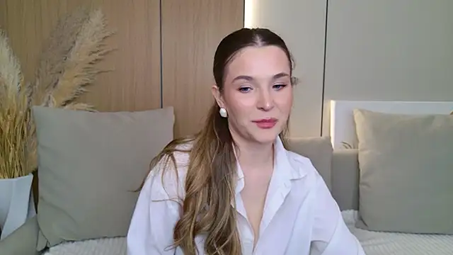 Snapshot of Lina_Sinerz chatting on 05.24.26 Lina Sinerz online show from 05.24.26