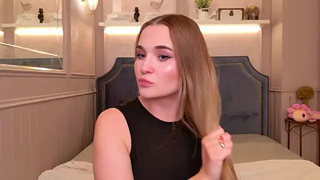 Snapshot of Lina_Sinerz chatting on 06.25.26 Lina Sinerz online show from 06.25.26