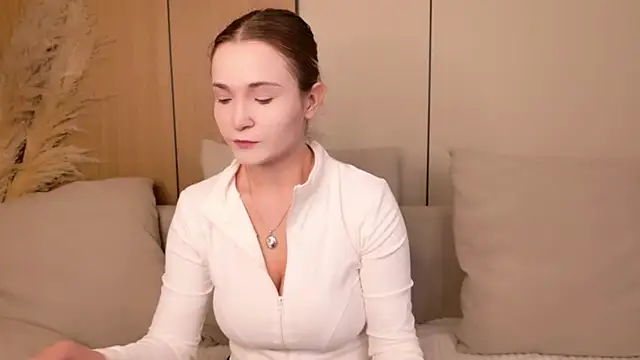 Snapshot of Lina_Sinerz chatting on 06.25.26 Lina Sinerz online show from 06.25.26