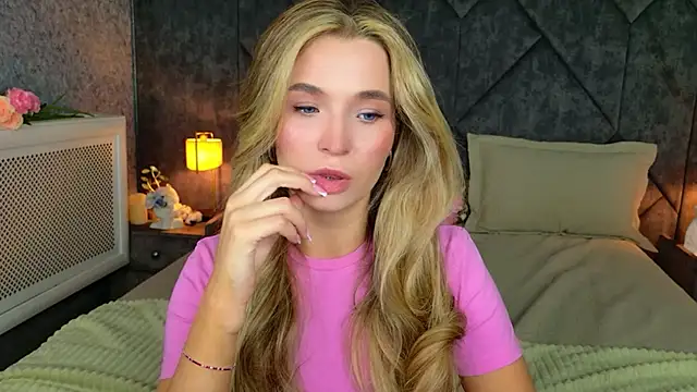 Snapshot of Lina_Sinerz chatting on 07.08.26 Lina Sinerz online show from 07.08.26