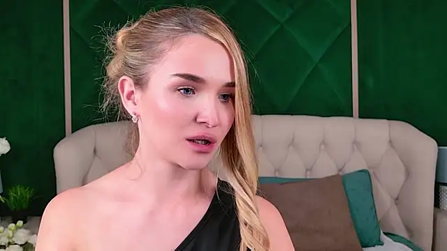 Snapshot of Lina_Sinerz chatting on 07.18.26 Lina Sinerz online show from 07.18.26