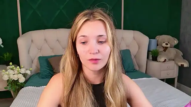 Snapshot of Lina_Sinerz chatting on 07.23.26 Lina Sinerz online show from 07.23.26