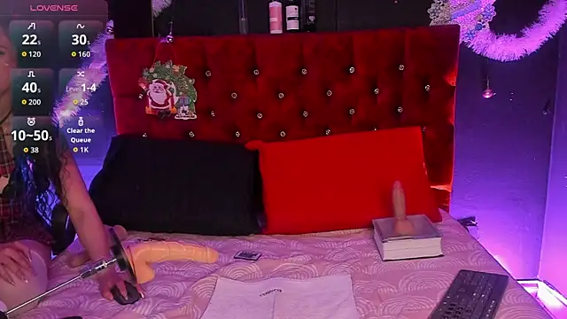 Snapshot of Cherry_sweetty11 chatting on 12.20.25 Cherry sweetty11 online show from 12.20.25