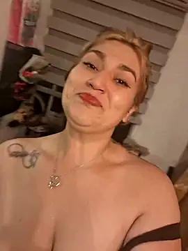 Snapshot of Magenta_Moon chatting on 01.13.26 Magenta Moon online show from 01.13.26