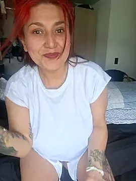 Snapshot of Magenta_Moon chatting on 02.18.26 Magenta Moon online show from 02.18.26