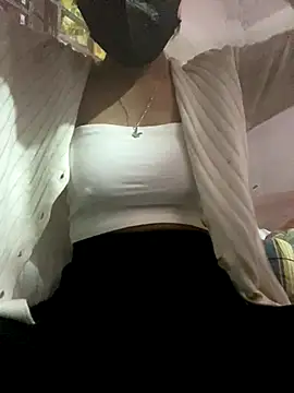 Snapshot of LucAnh99 chatting on 12.16.25 LucAnh99 online show from 12.16.25