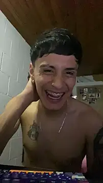 Snapshot of JhonCas44 chatting on 12.15.25 JhonCas44 online show from 12.15.25