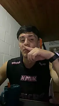 Snapshot of JhonCas44 chatting on 12.17.25 JhonCas44 online show from 12.17.25