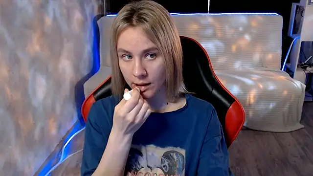 MiaBun1 online show from 04.10.26