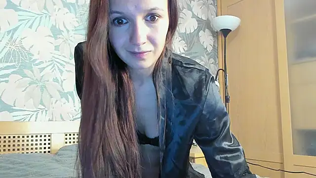 Snapshot of OliviaMuur chatting on 12.15.25 OliviaMuur online show from 12.15.25