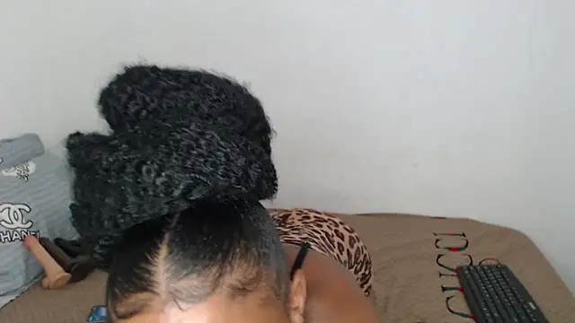 Belle2556 online show from 12.23.25