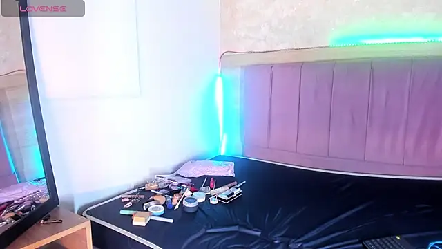 Snapshot of alunnaclarkcm chatting on 12.15.25 alunnaclarkcm online show from 12.15.25