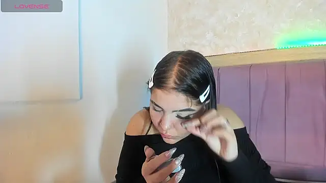 Snapshot of alunnaclarkcm chatting on 12.15.25 alunnaclarkcm online show from 12.15.25