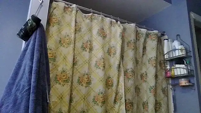 Snapshot of wecrulb chatting on 12.16.25 wecrulb online show from 12.16.25