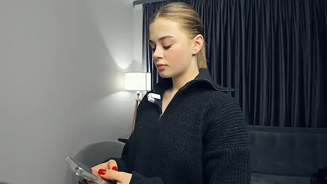 Snapshot of country_fox chatting on 12.18.25 country fox online show from 12.18.25