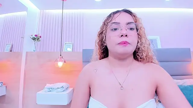 abril dolly online show from 12.15.25