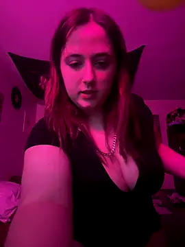 lunaazulxo online show from 12.23.25