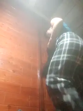 Snapshot of Amiluli chatting on 12.19.25 Amiluli online show from 12.19.25