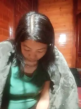 Snapshot of Amiluli chatting on 02.25.26 Amiluli online show from 02.25.26