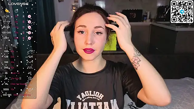 Snapshot of Alena_MellS chatting on 12.14.25 Alena MellS online show from 12.14.25