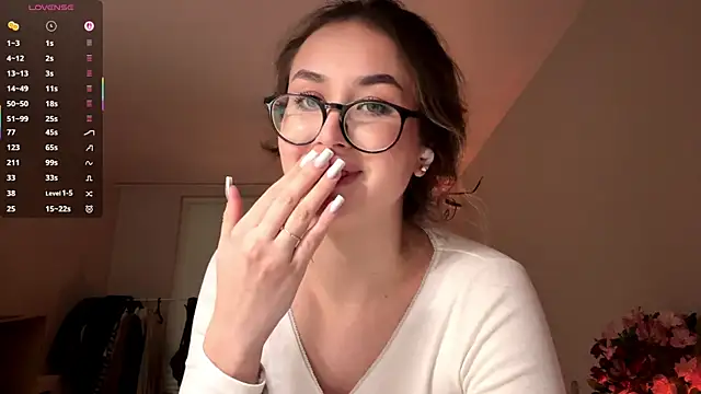 Snapshot of KiraBodrick chatting on 02.24.26 KiraBodrick online show from 02.24.26