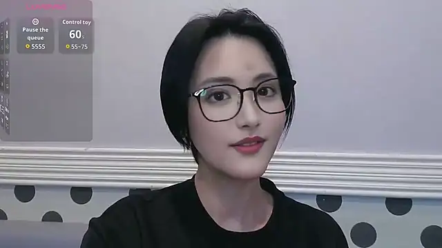 Snapshot of Hentai_Amichan chatting on 12.20.25 Hentai Amichan online show from 12.20.25