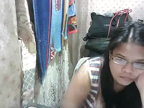 Snapshot of Hotty_babe23 chatting on 12.14.25 Hotty babe23 online show from 12.14.25