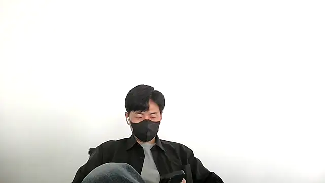 Snapshot of kimze7 chatting on 05.18.26 kimze7 online show from 05.18.26
