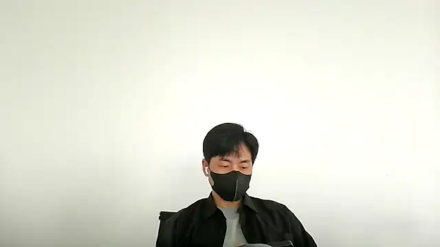 Snapshot of kimze7 chatting on 05.19.26 kimze7 online show from 05.19.26