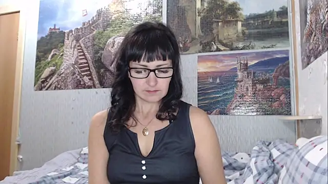 Snapshot of Eila_Morigan chatting on 12.15.25 Eila Morigan online show from 12.15.25