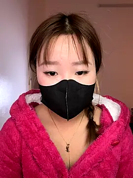 Snapshot of Miumeo20 chatting on 12.18.25 Miumeo20 online show from 12.18.25