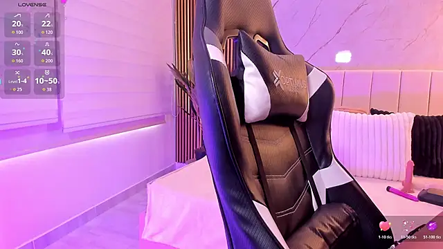 Lyra Black  online show from 02.08.26