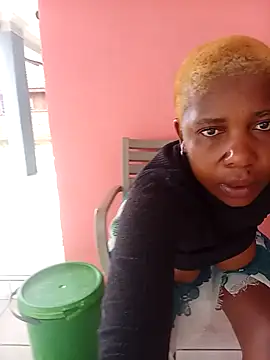 Snapshot of SexyMbali_01 chatting on 12.14.25 SexyMbali 01 online show from 12.14.25