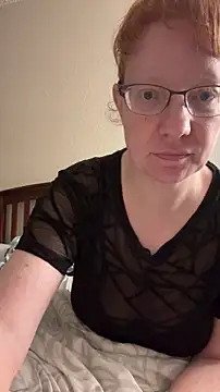 Snapshot of Lenaravenswood chatting on 12.16.25 Lenaravenswood online show from 12.16.25