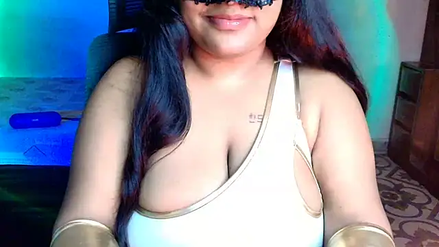 Snapshot of HEZALNUT chatting on 06.18.26 HEZALNUT online show from 06.18.26