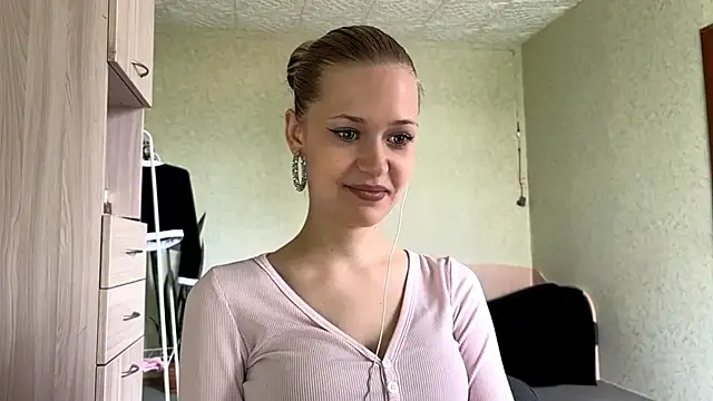 Snapshot of ZaidaSchwarten chatting on 06.05.26 ZaidaSchwarten online show from 06.05.26